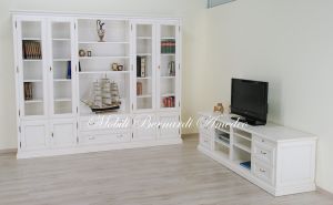 Libreria stile classico costruita artigianalmente in legno massello con ante e cassetti finitura colore bianco anticato